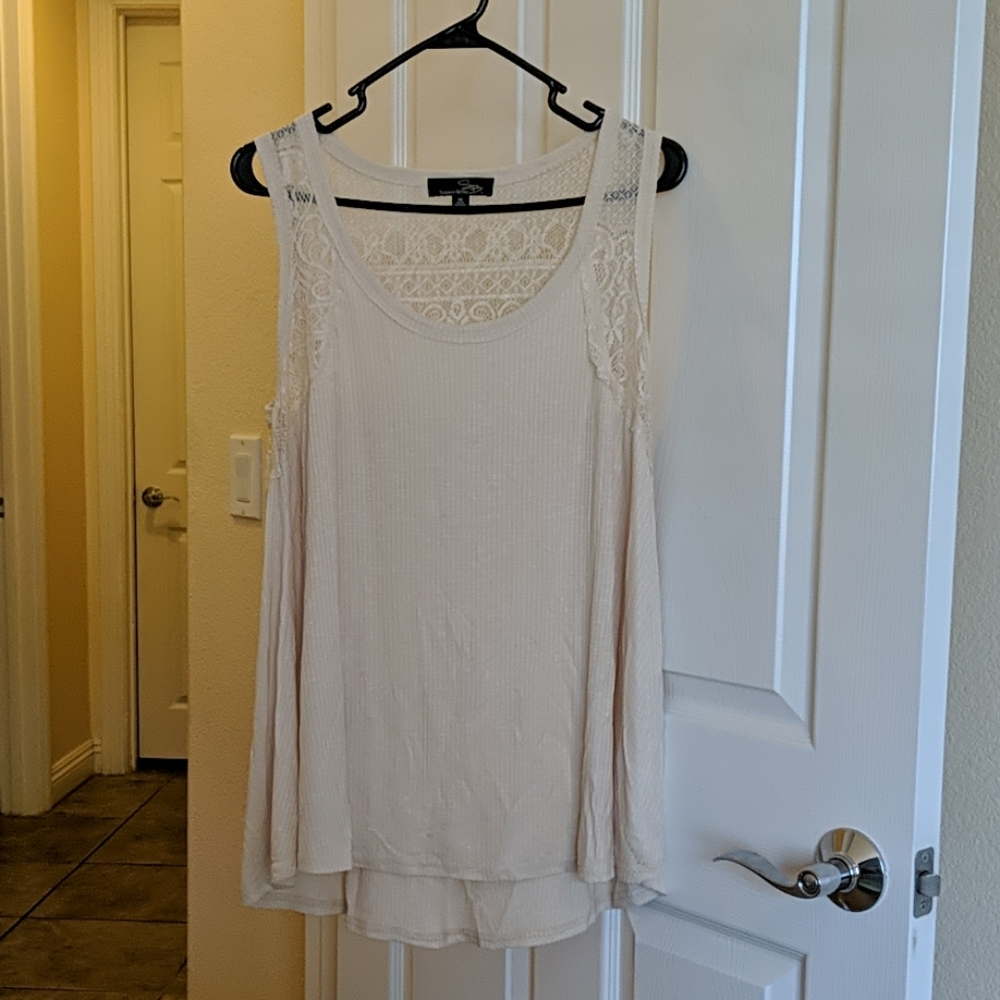 Suzanne Betro tank